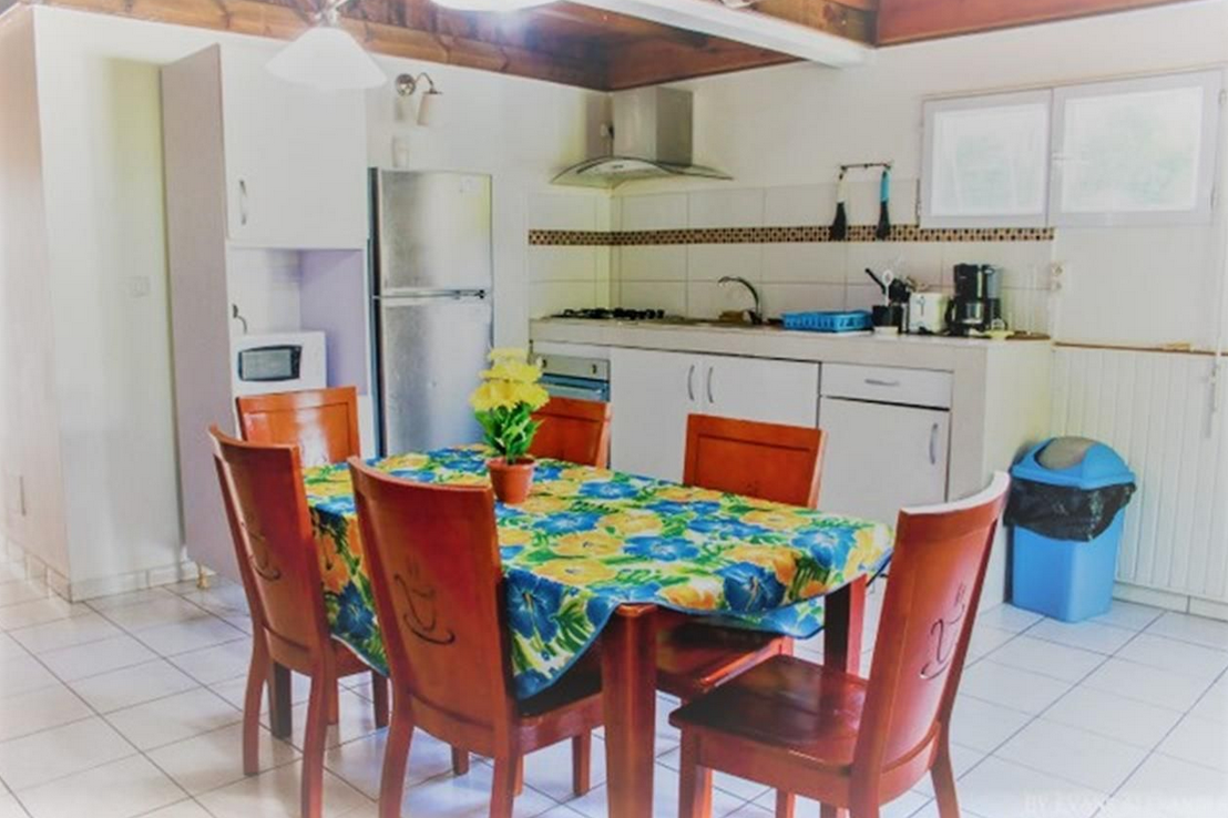 Location saisonniere gite rural martinique saint pierre residence roxelle cuisine1