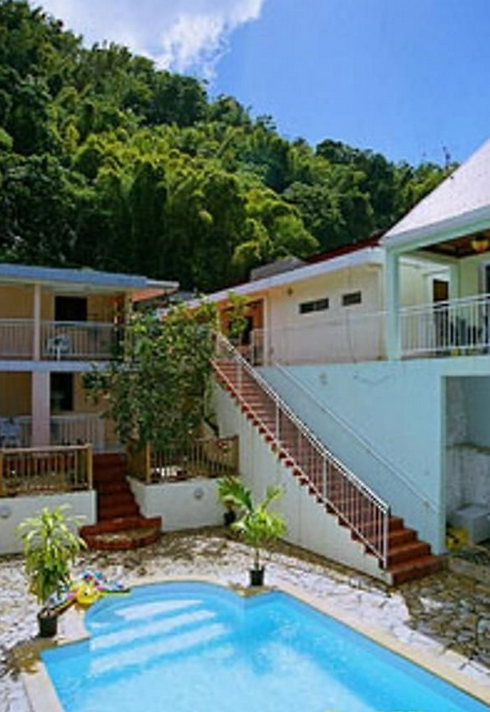 Location saisonniere gite rural martinique saint pierre residence roxelle piscine